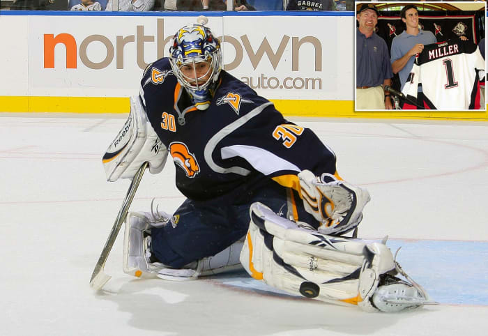 Ryan-Miller-2009-2002-signing.jpg